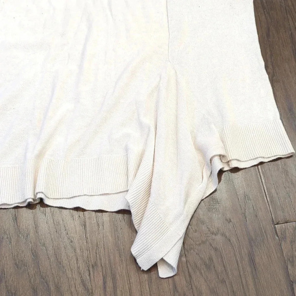 Asymmetrical Sweater - Picture 7 of 10